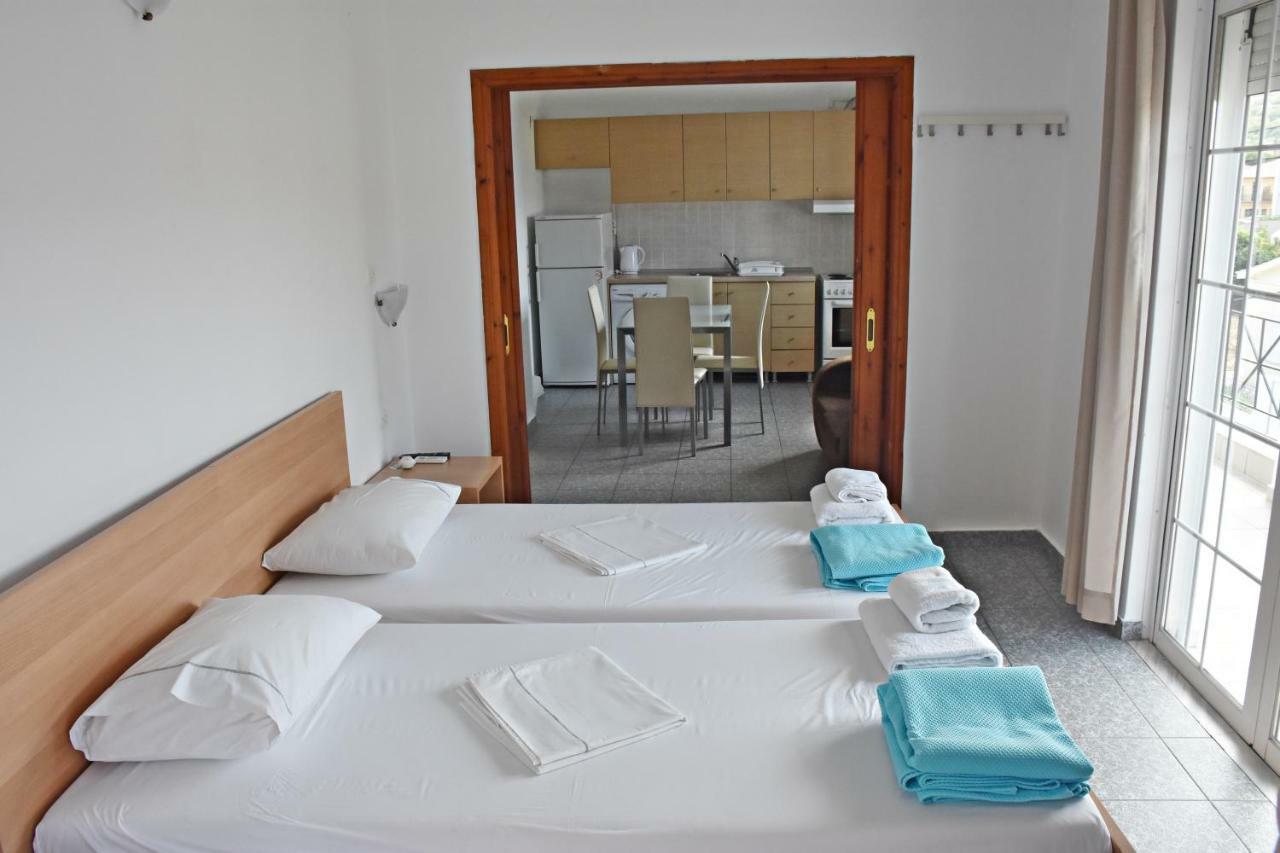 Vicky Aparthotel *