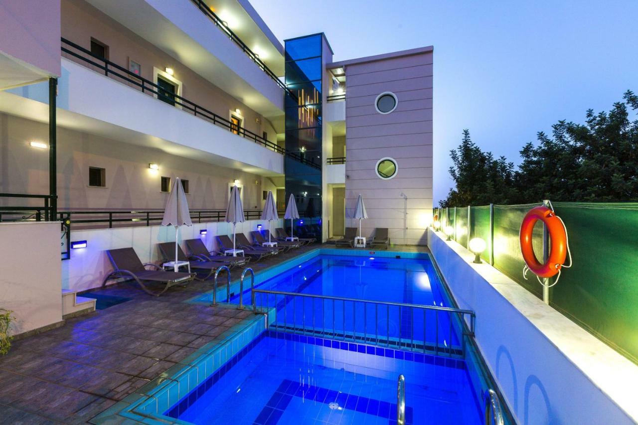 Manos Palace *