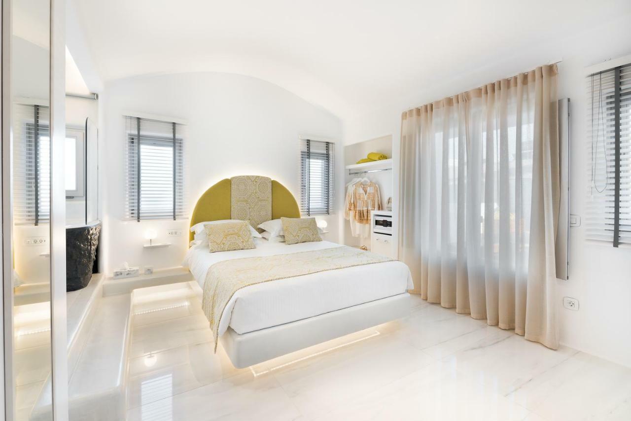 Villa Emfasis Luxury Fira (Santorini)