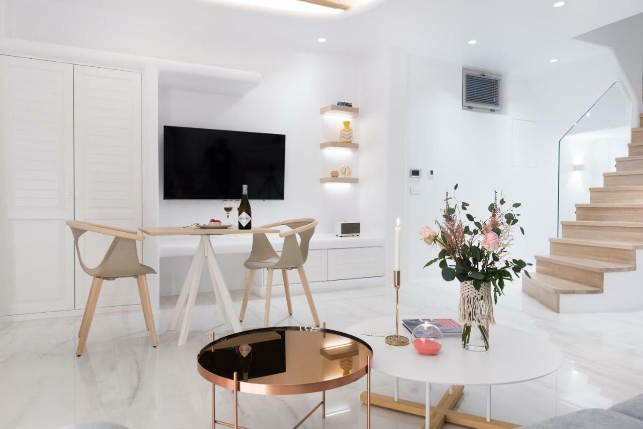 Villa Emfasis Luxury Fira (Santorini)