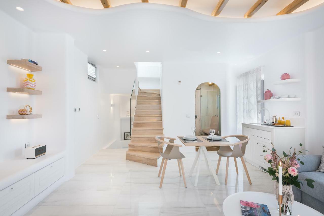 Emfasis Luxury Fira (Santorini)