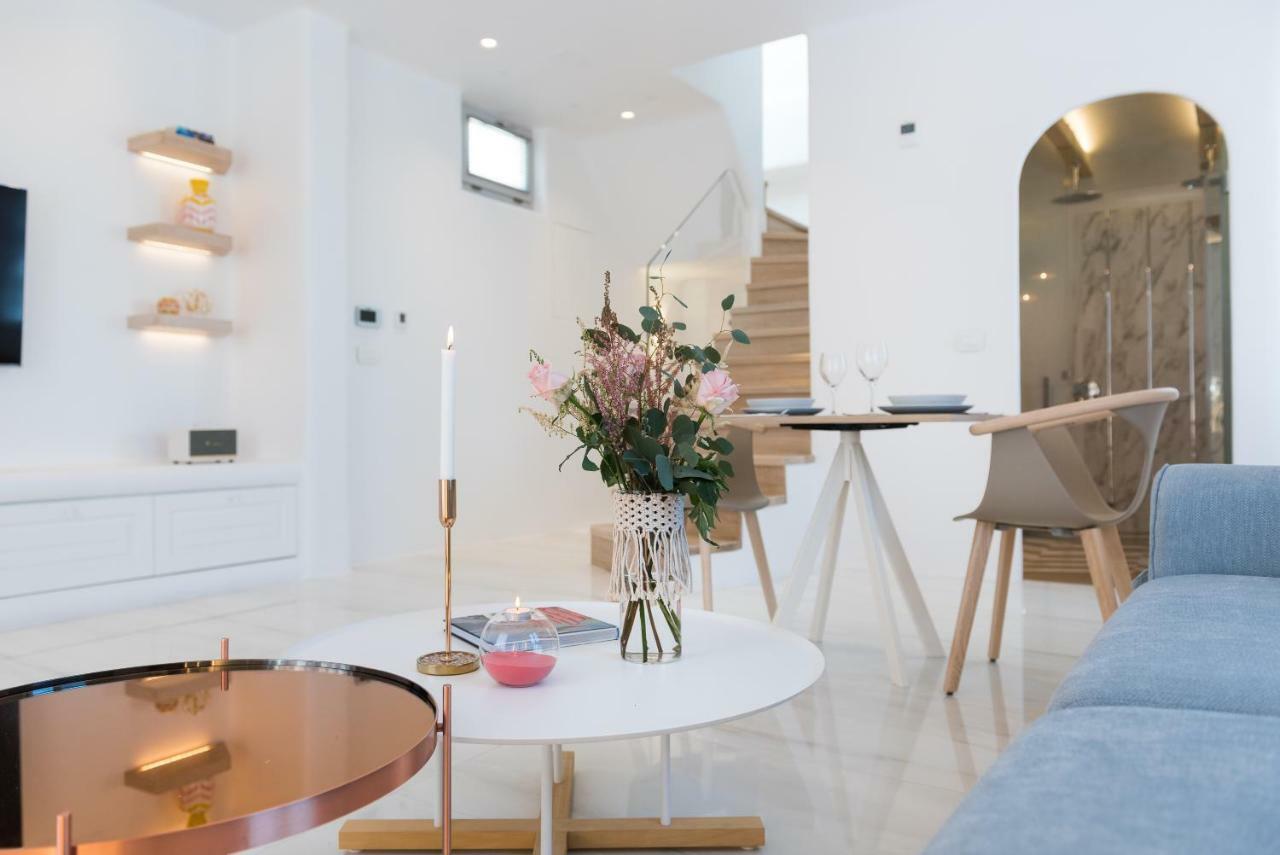 Villa Emfasis Luxury Fira (Santorini)