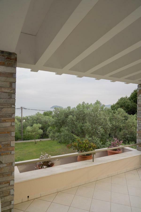 Our House Luxury Suites Apartment Palaiontsiflikion