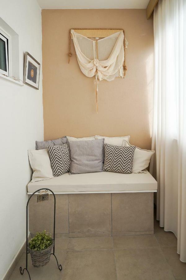 Apartment Isminis House