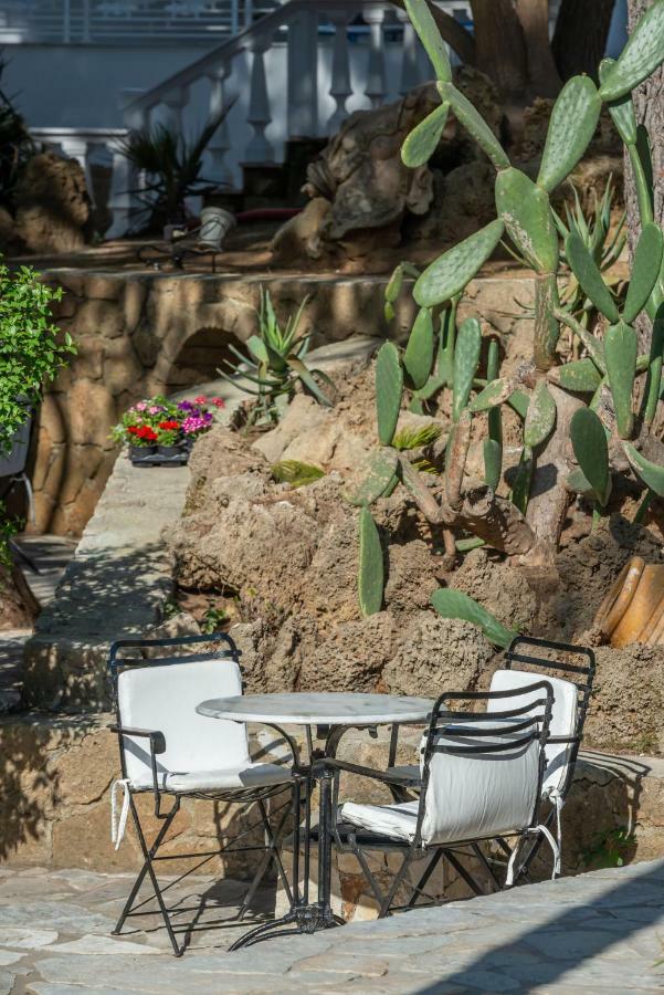 Vasilikos Hotel 2*