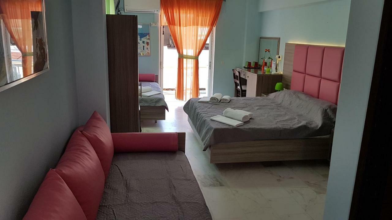 White Rose Hotel *