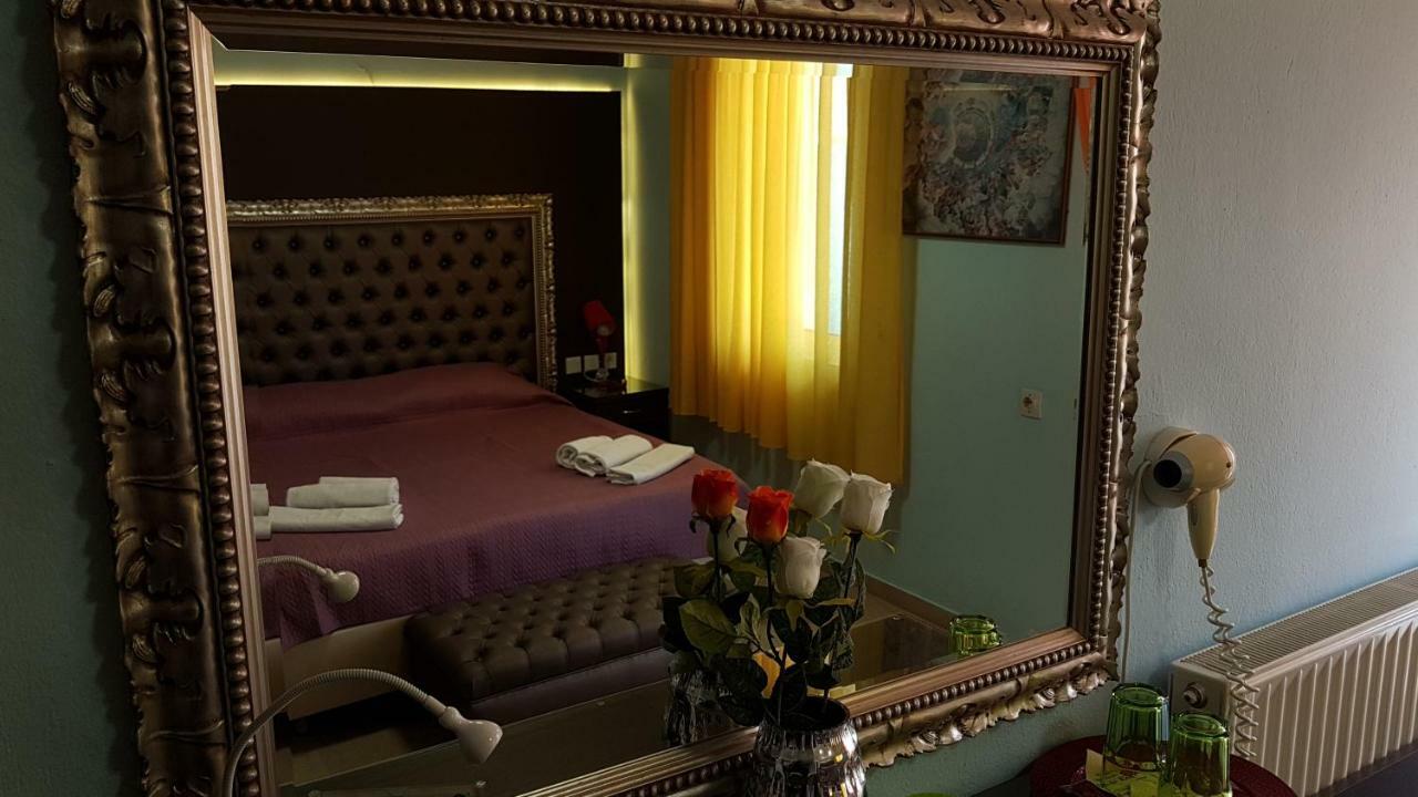 White Rose Hotel *