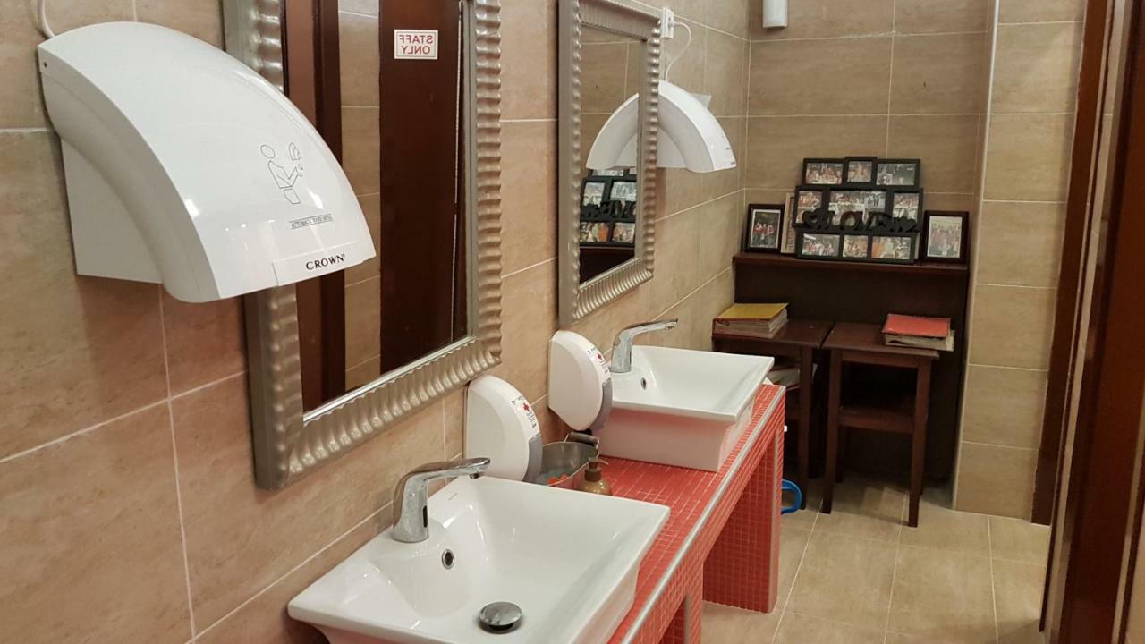 White Rose Hotel