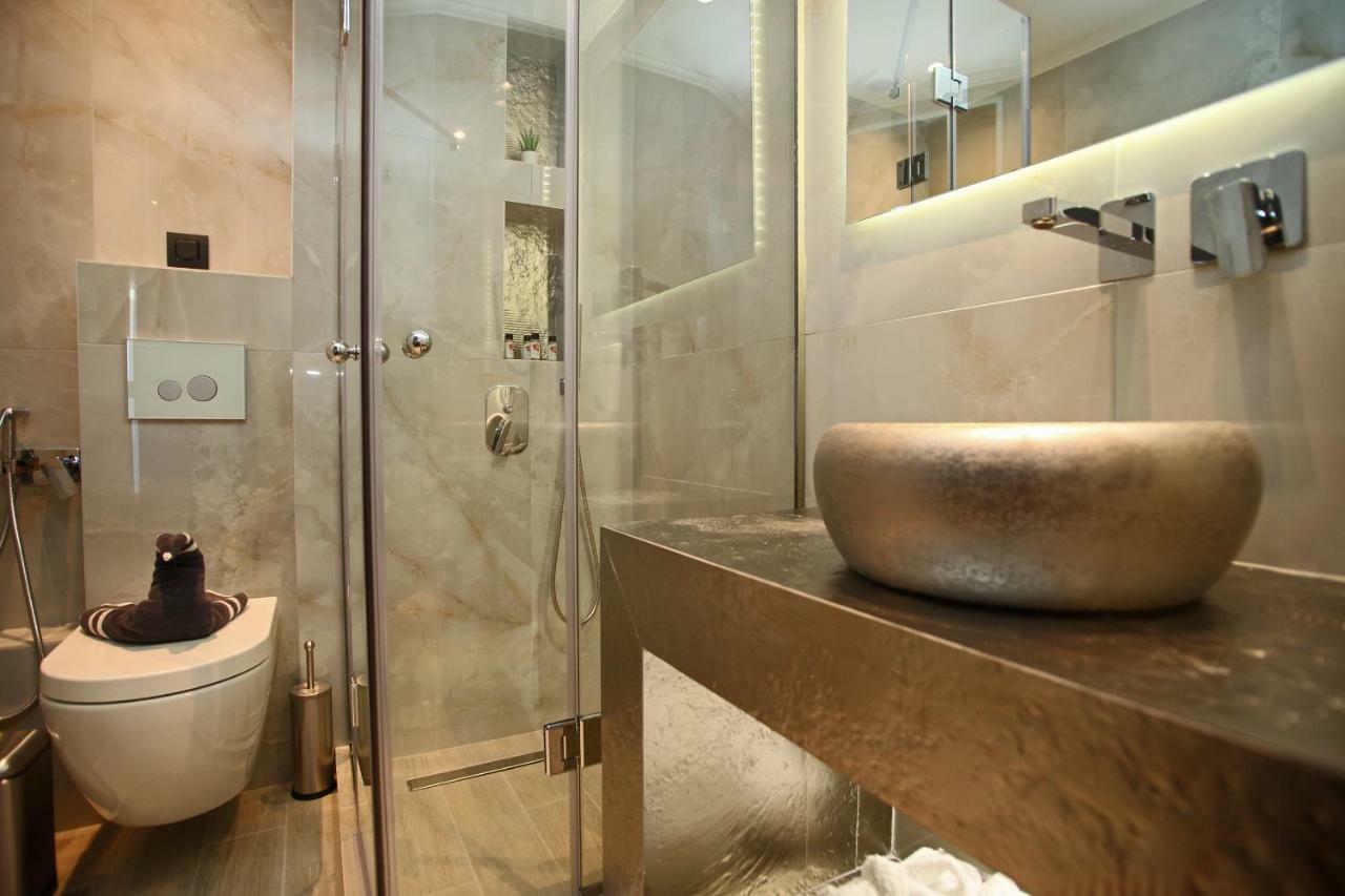 Athinais Luxury