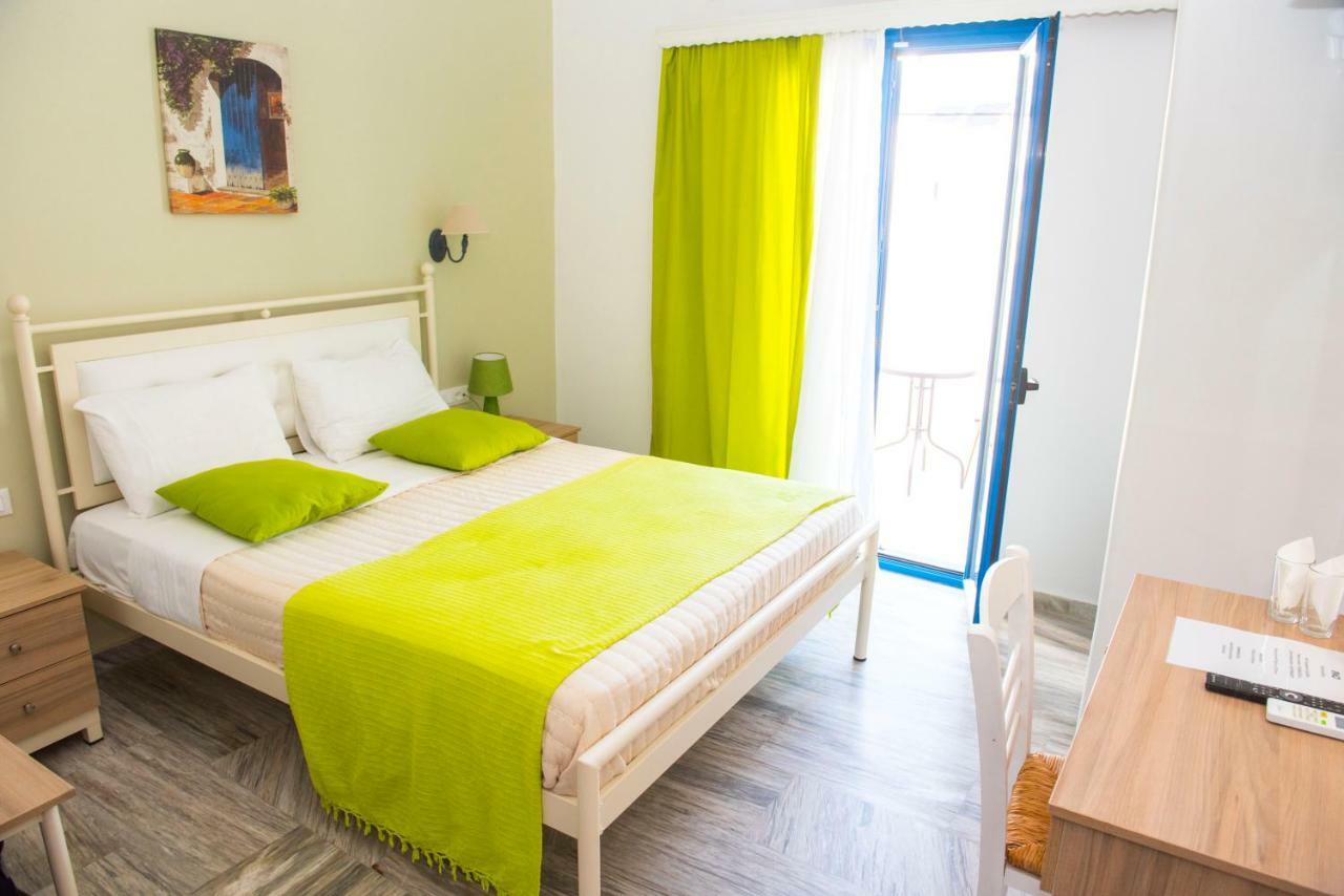 Ino 3* Kamari (Santorini)