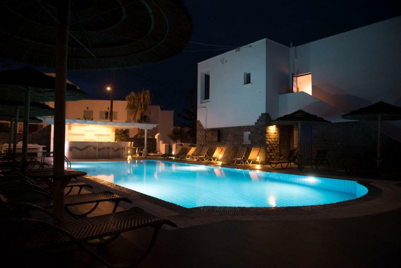 Ino Kamari (Santorini)