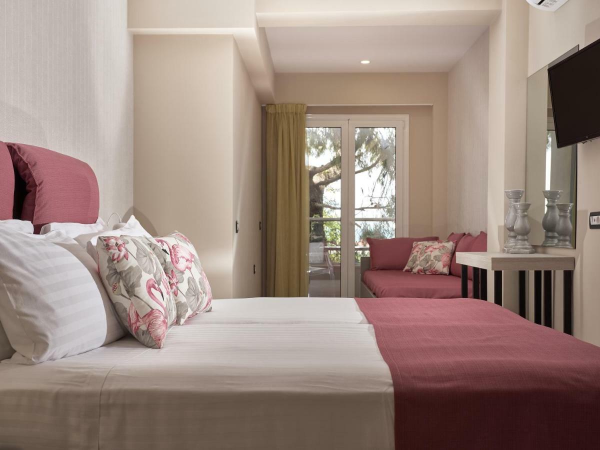 Koukounaria & Hotel 4*