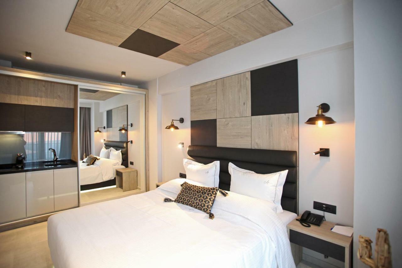 Athinais Luxury Hotel *