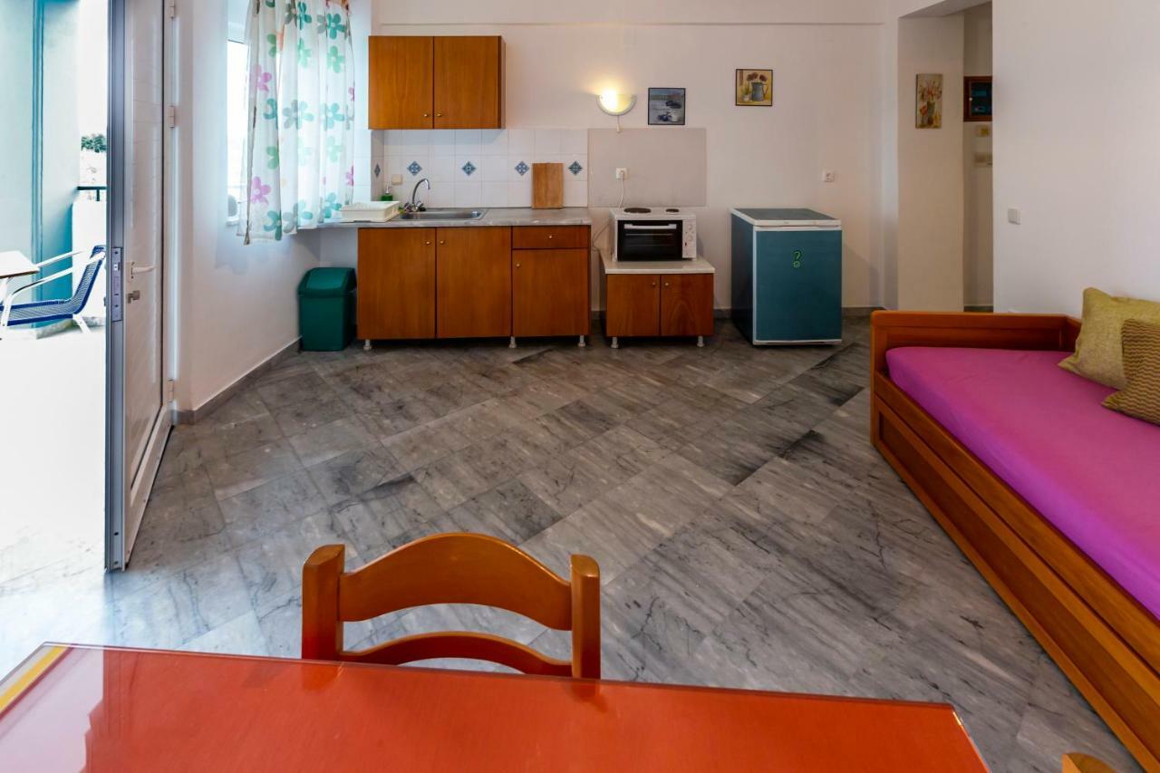 Iris Apartment *