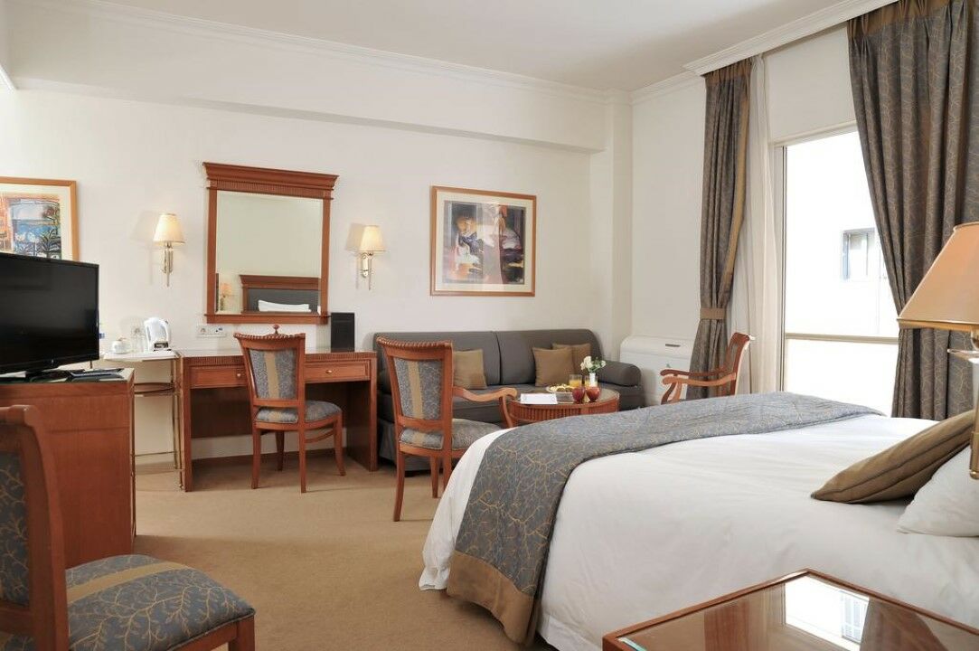 Atrium & Jacuzzi 4*