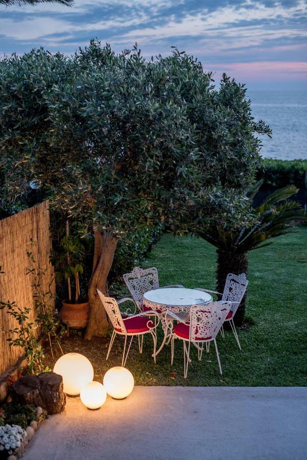 Oikia Eleanthi - Beachfront Garden Home! * Mytikas (Epirus)