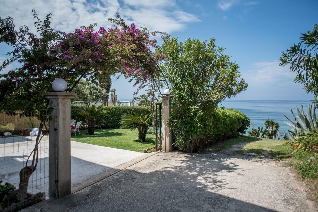 Oikia Eleanthi - Beachfront Garden Home! * Mytikas (Epirus)