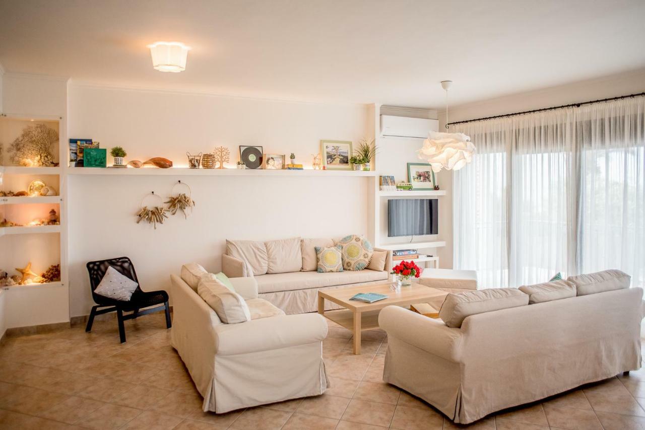 Oikia Eleanthi - Beachfront Garden Home! Holiday home