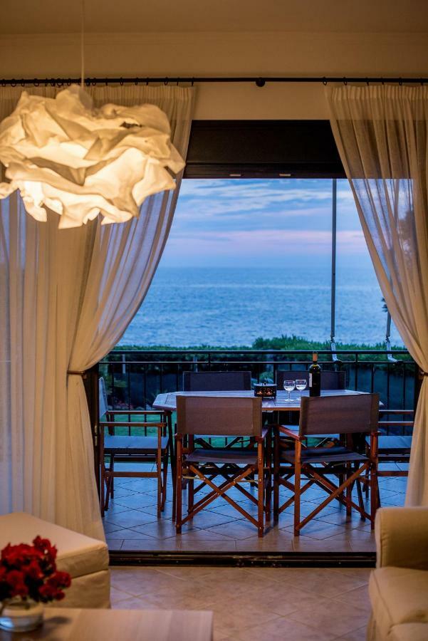 Oikia Eleanthi - Beachfront Garden Home! *