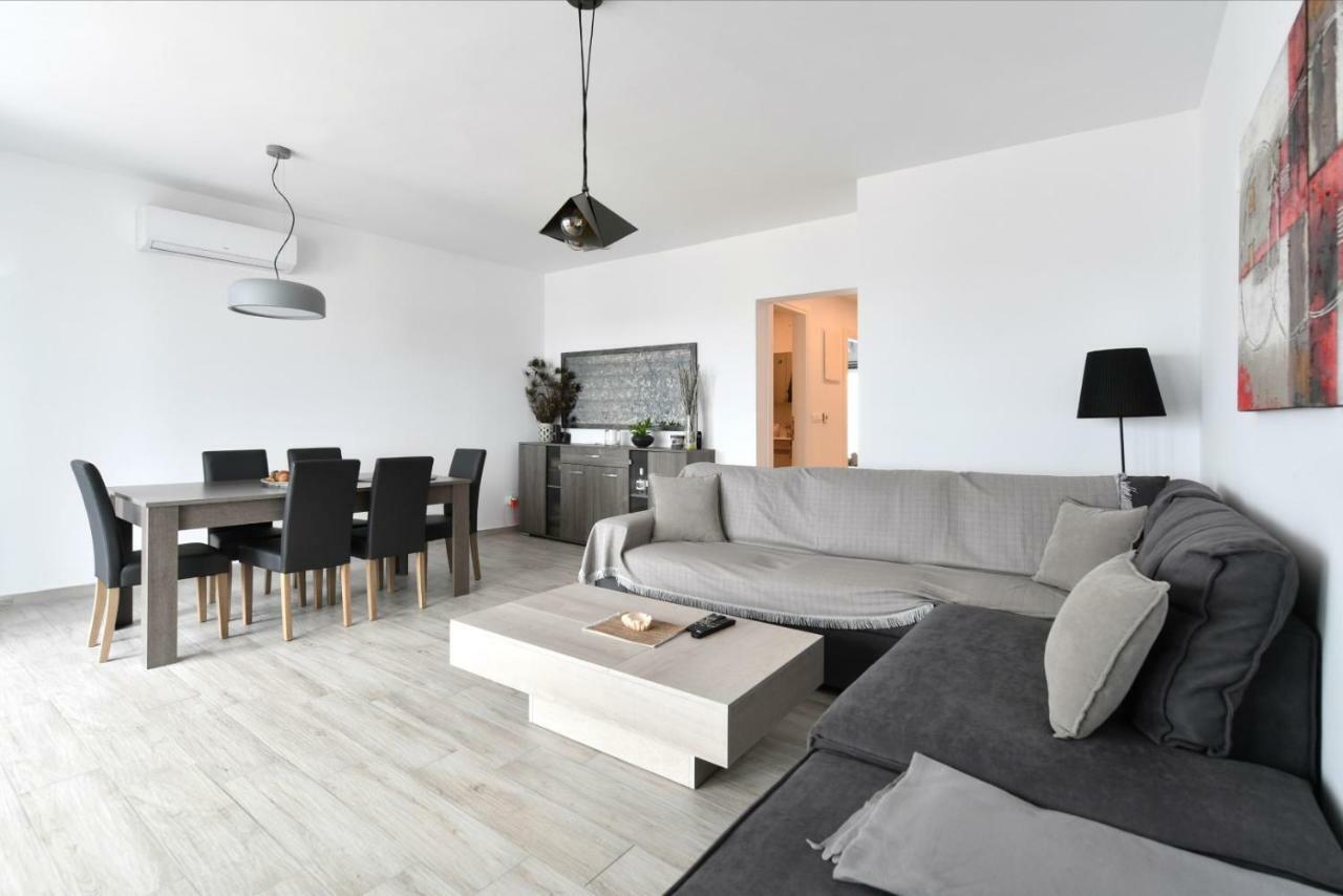 Parikias Seaside House *