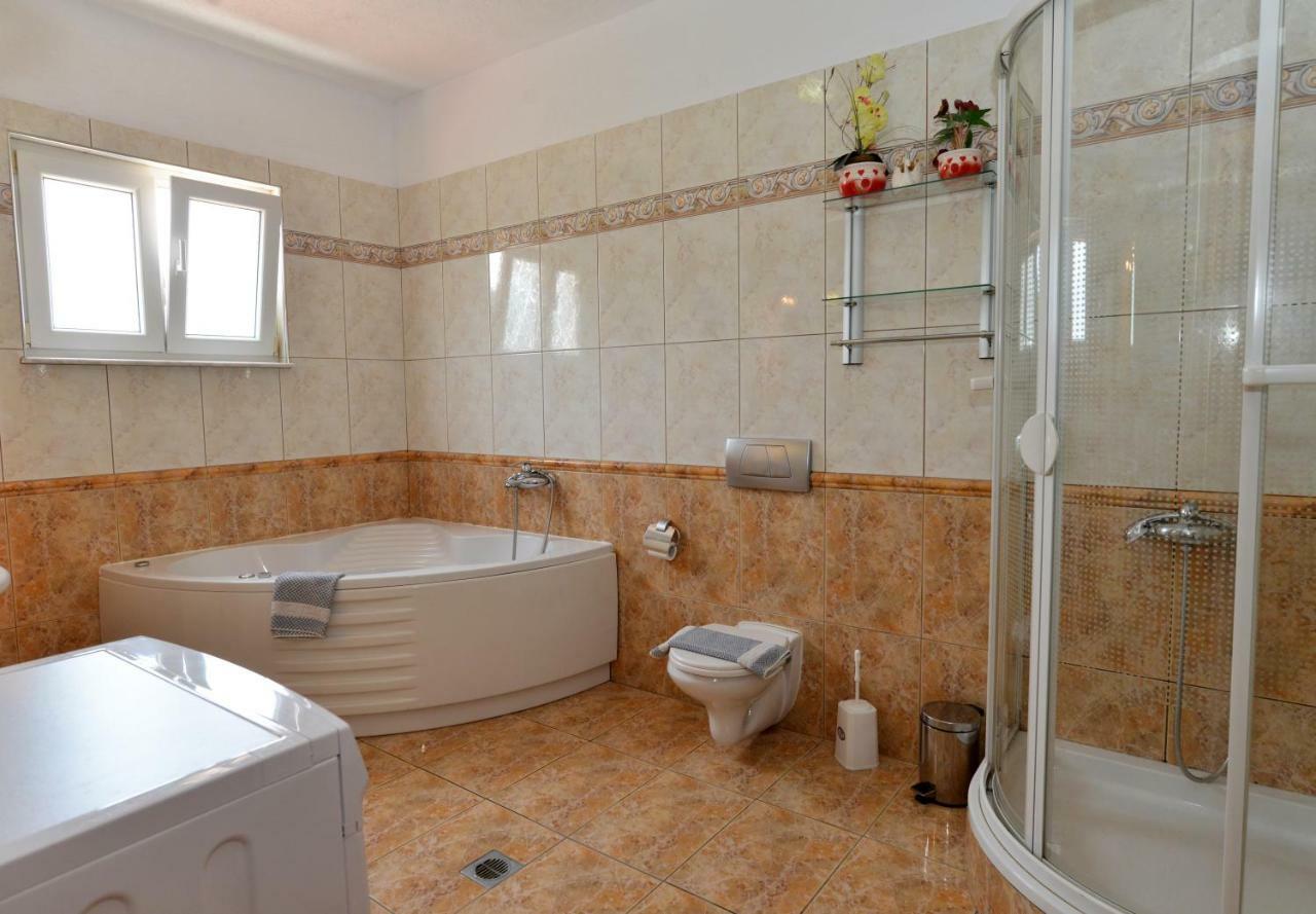 Iraklis Aparthotel 3*