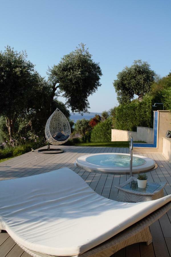 Athos - Luxury Seaside