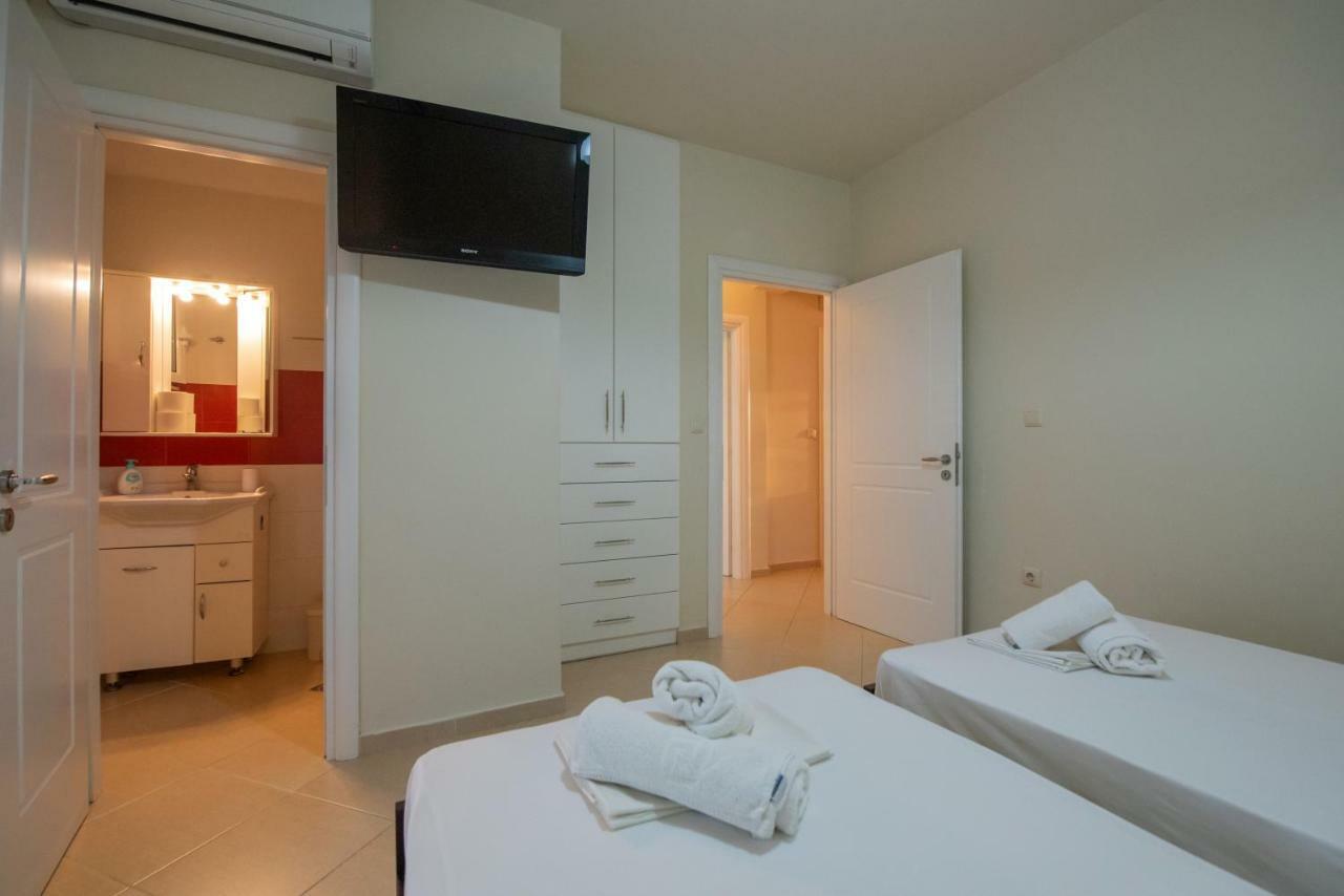 Grand Suites With Private Pools Kalamata