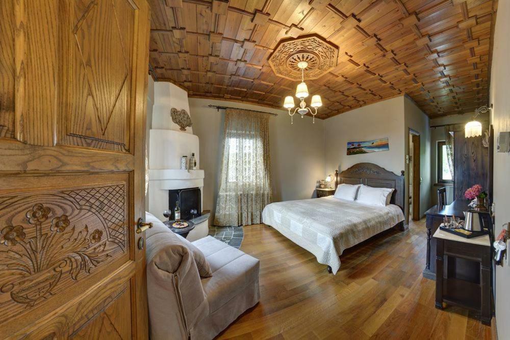 Hotel Archontiko Naoumidi 5*