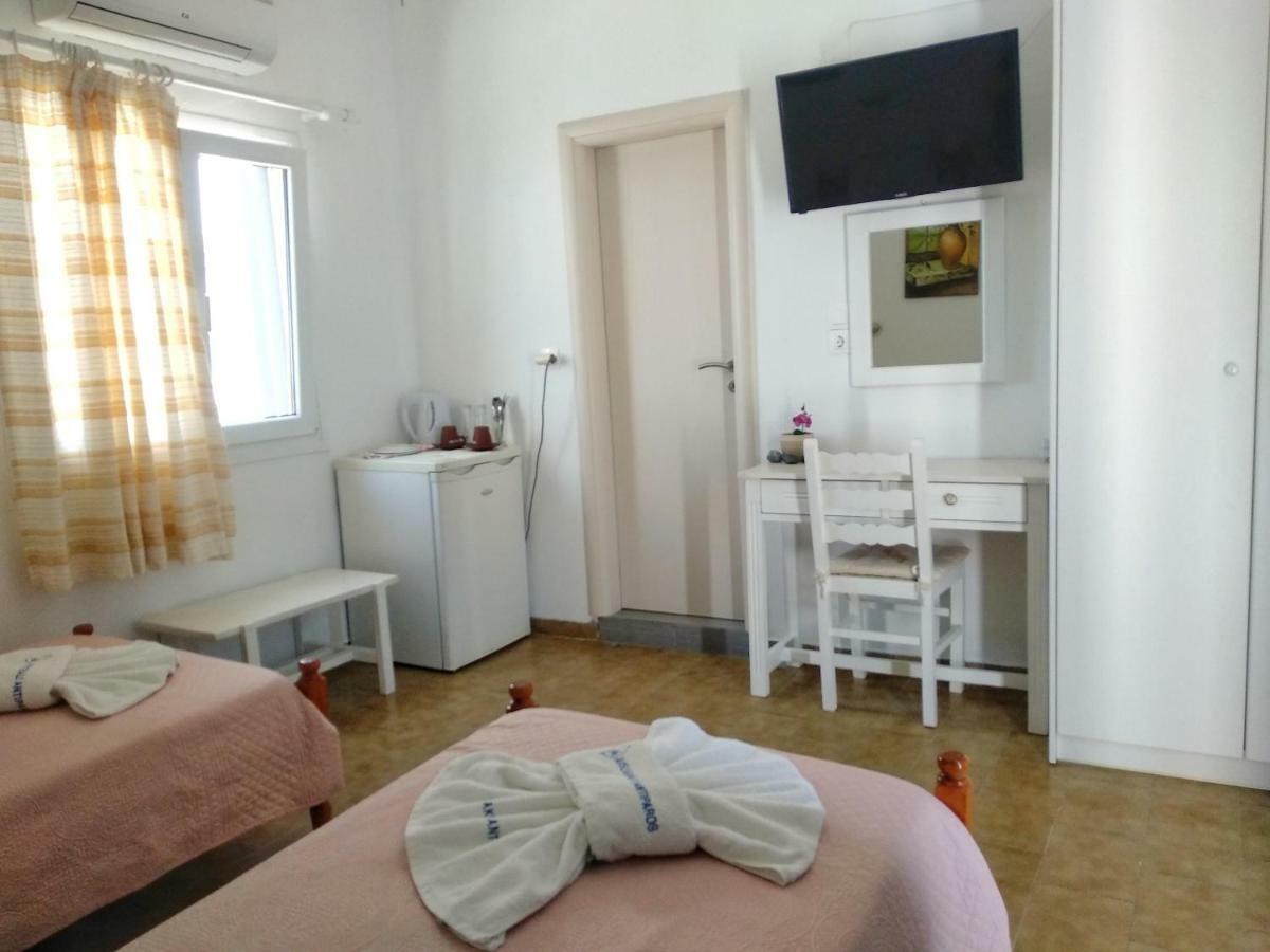 Akrogiali Studios & * Antiparos