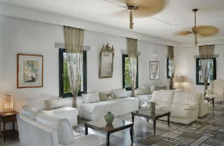 Yria Boutique & 5*