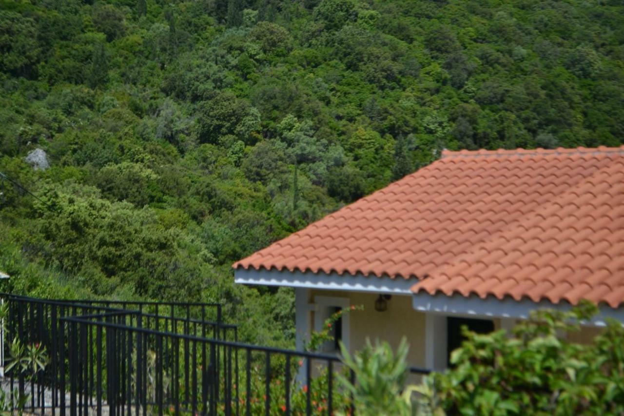 Giannatos Studios- Isabella Apartment