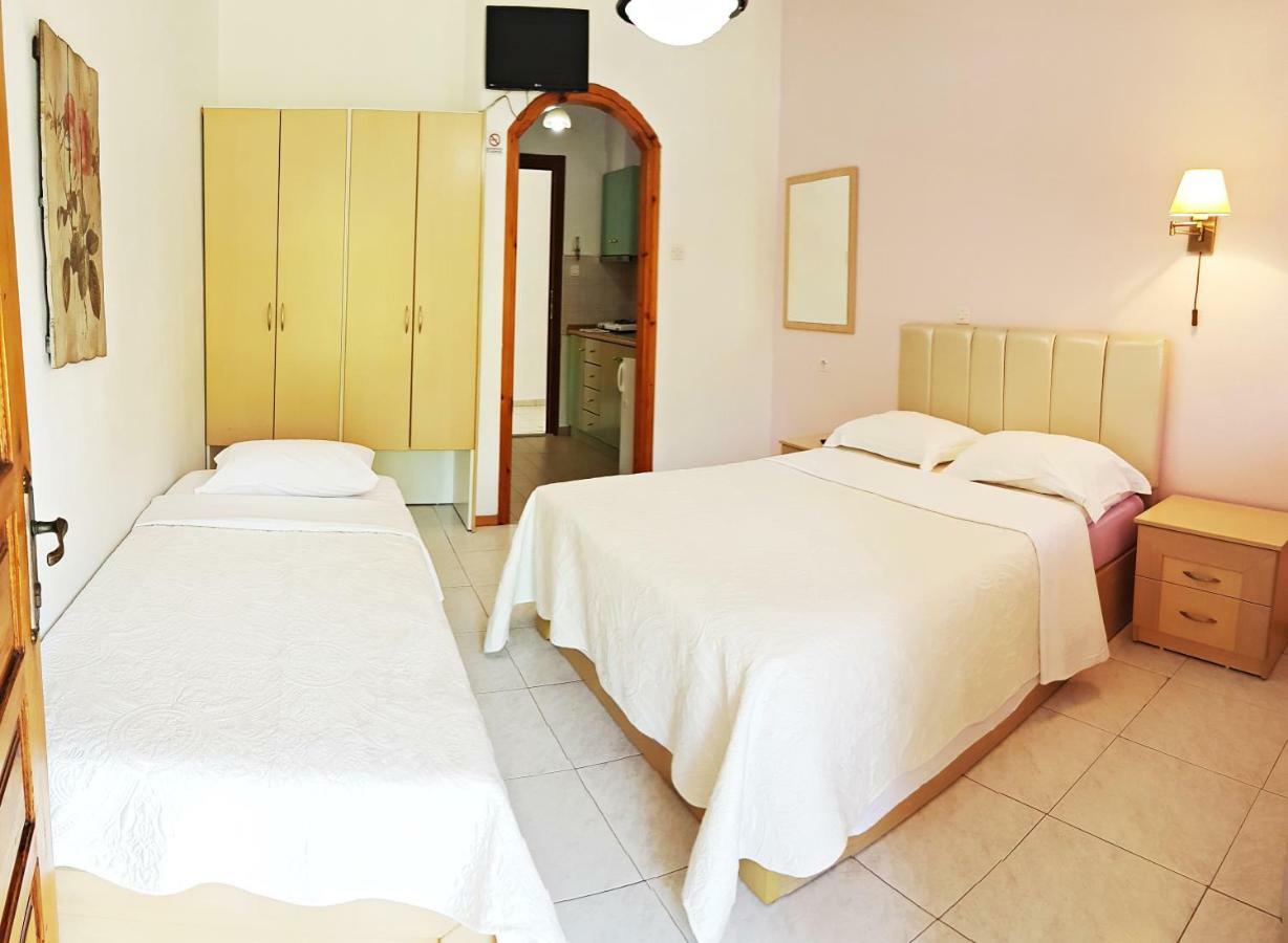 Efrosini & 2* Paralia Panteleimonos