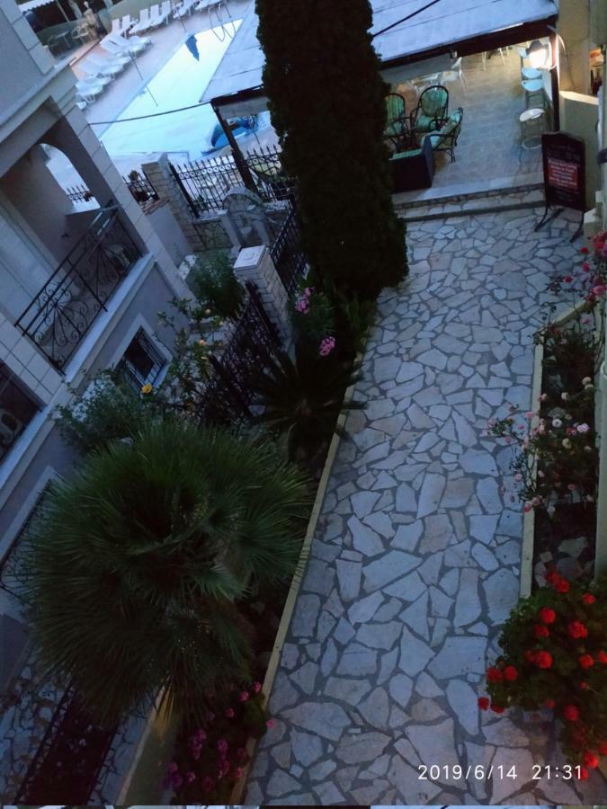 Nitsa Aparthotel *