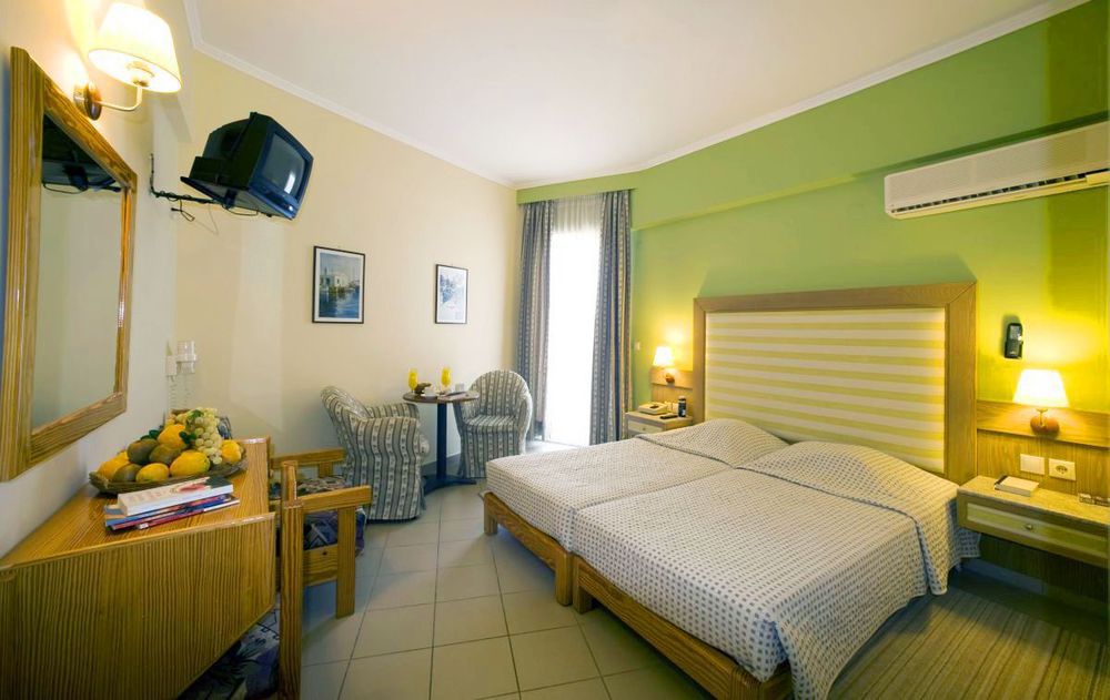 Dolfin Hotel 3*