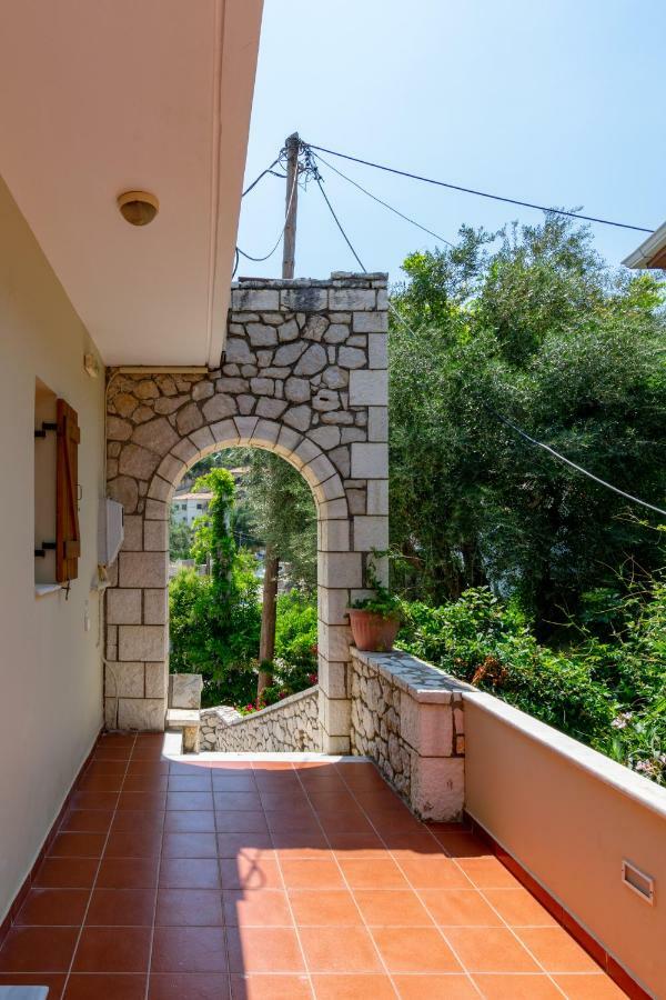 Averto 3* Lefkada City