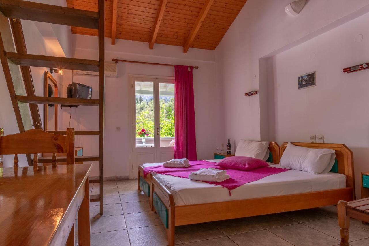 Averto 3* Lefkada City