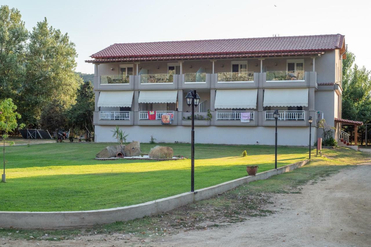 Linaraki & Campsite Sykia Chalkidikis