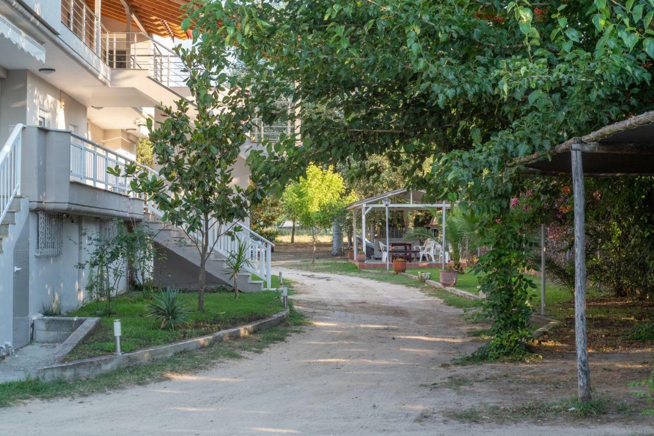 Linaraki & Campsite Sykia Chalkidikis