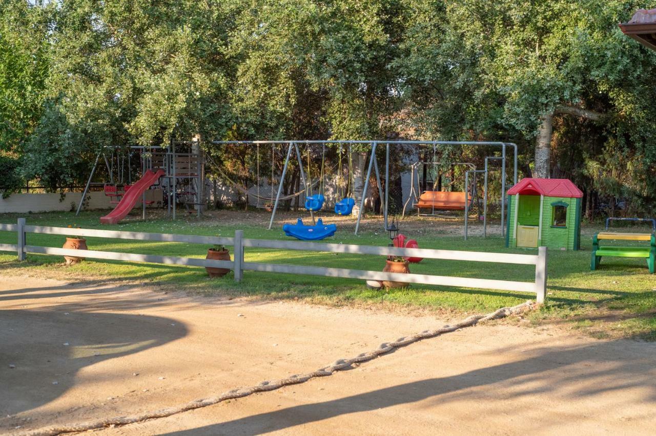 Linaraki & Campsite Sykia Chalkidikis