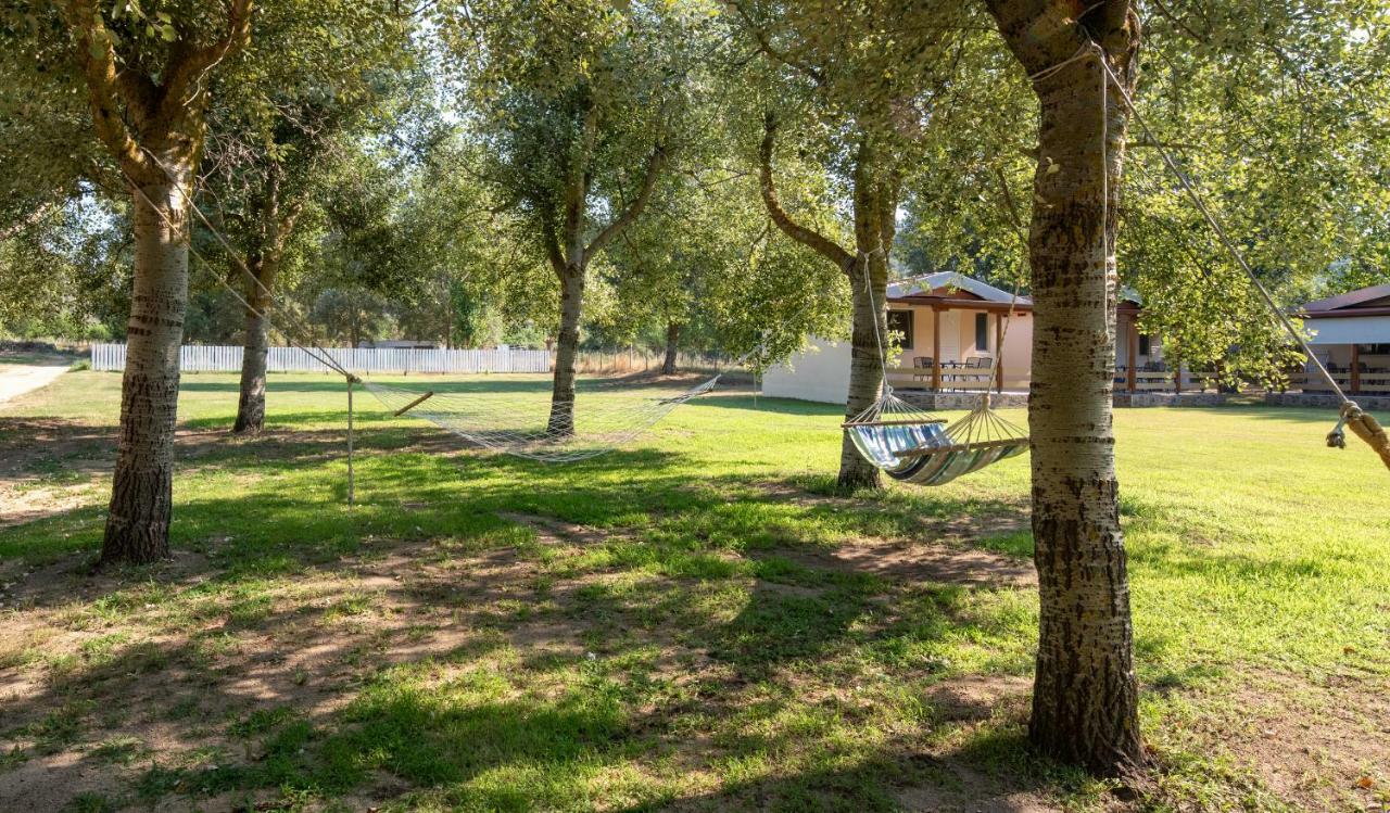 Campsite Linaraki & *