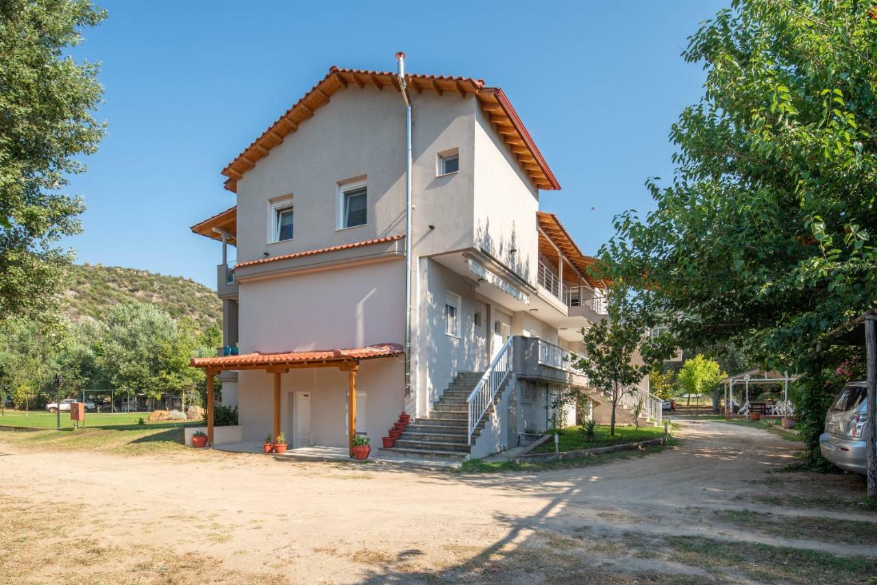Linaraki & Campsite Sykia Chalkidikis