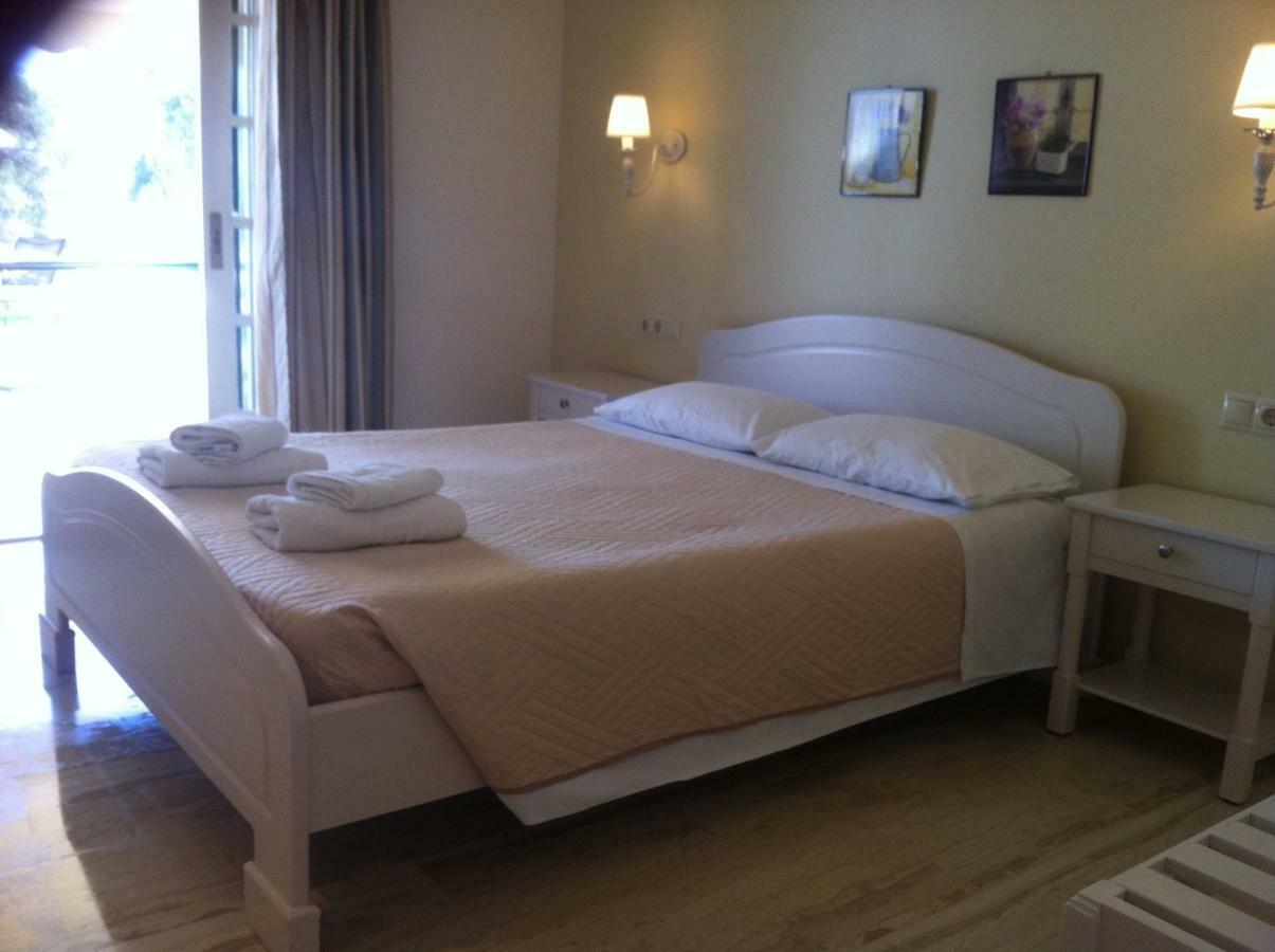 Royalrose * Paleokastritsa