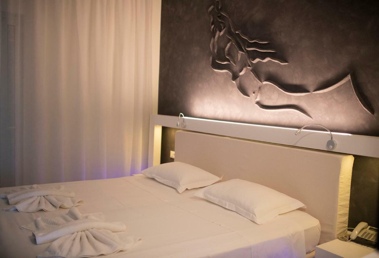Aparthotel Niriides 3*