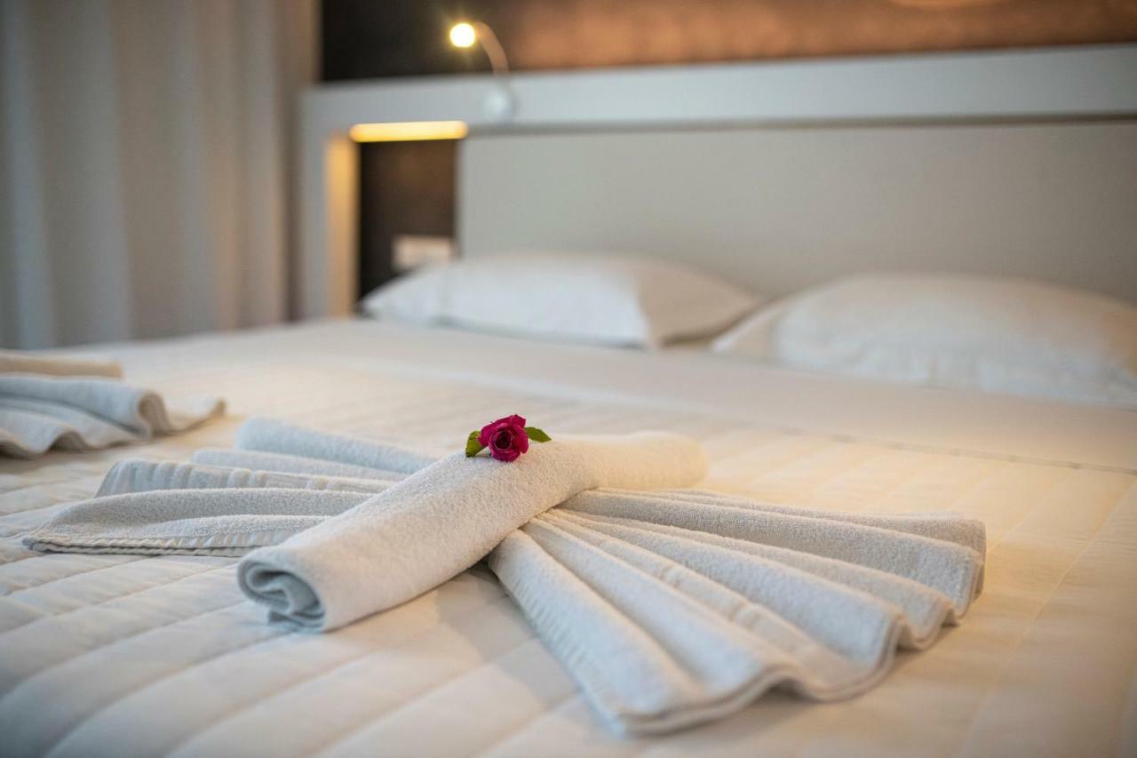 Niriides Aparthotel 3*