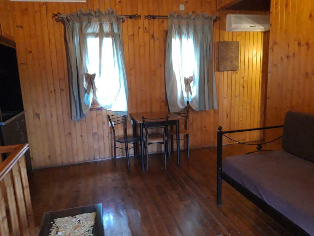 Wooden Nest Akhladheri