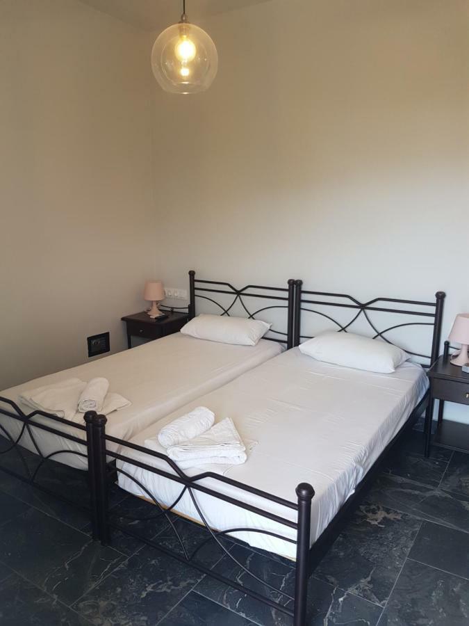 Manthos Place 2 Hotel
