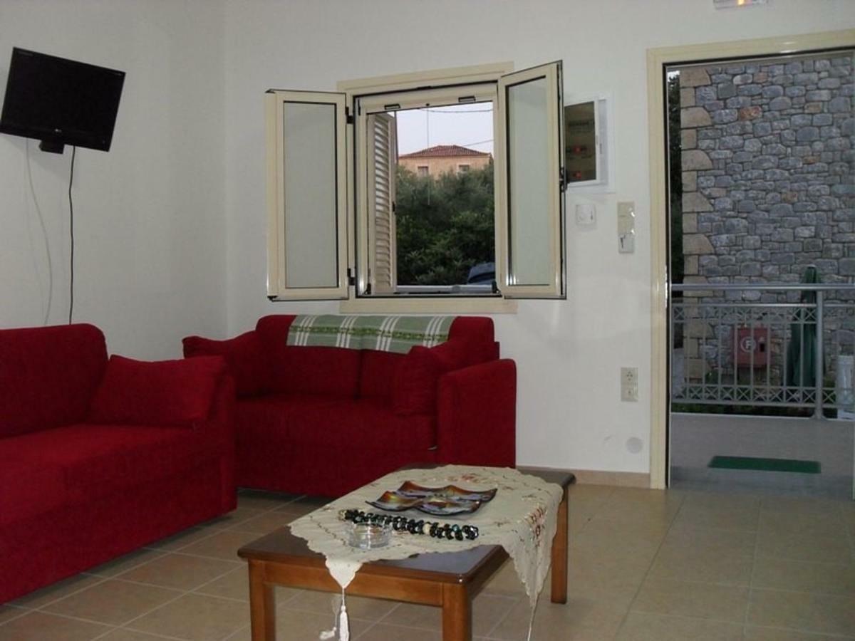 8 Furnished In For Rent. *