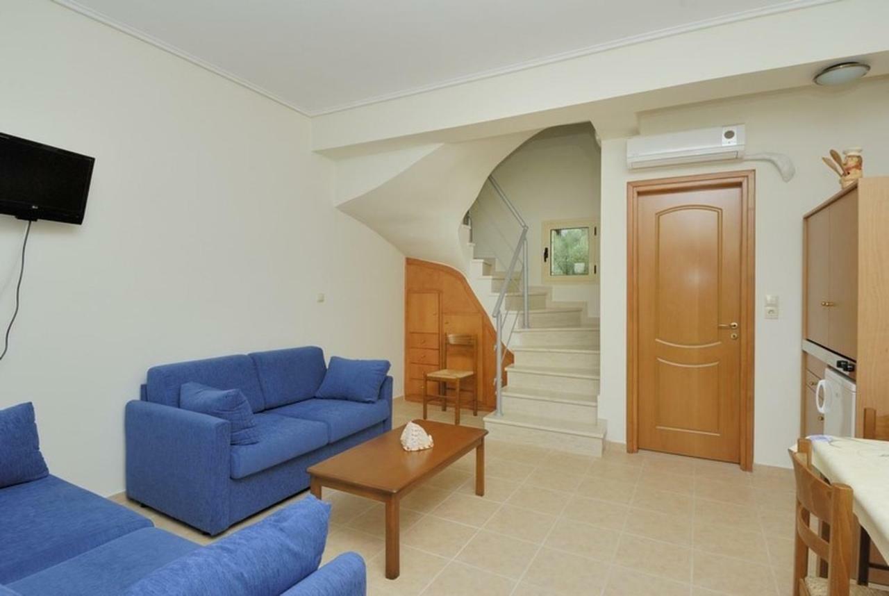 8 Furnished In For Rent. Stoupa