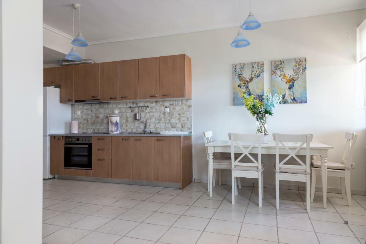 Kristin 2 - 2min Walk To Great Sandy, Shallow Villa Nikiti (Sithonia)