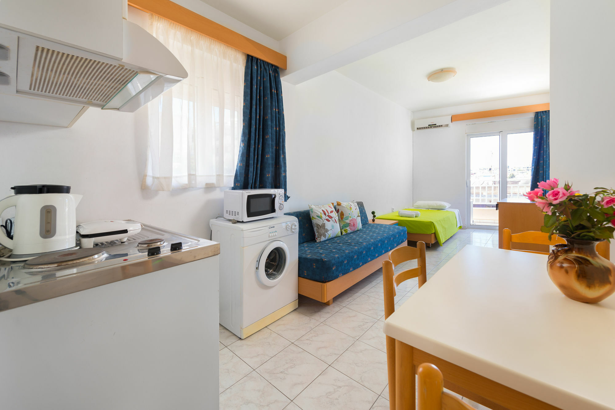 Yiannis * Rhodes City